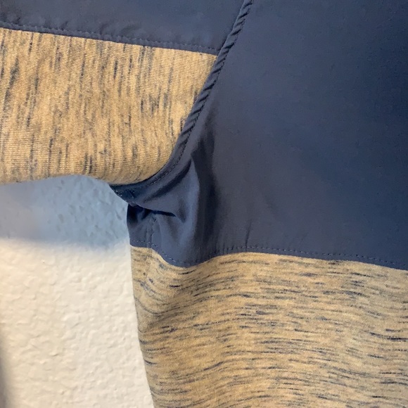 Columbia zip-up jacket. Large - Picture 4 of 7